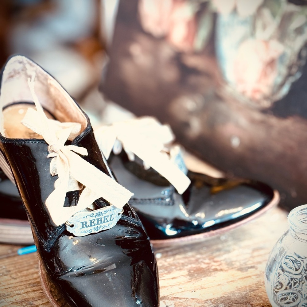Upcycled black genuine leather black patent tie up brogues oxfords lace up REBEL - Picture 2 of 14